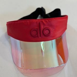 ALO Yoga Airlift Solar Visor - limited edition - RED (NEVER WORN!)
